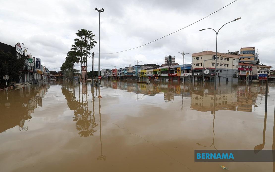 BERNAMA Monsoon Floods Tenggara Parliamentary Sets Up Disaster