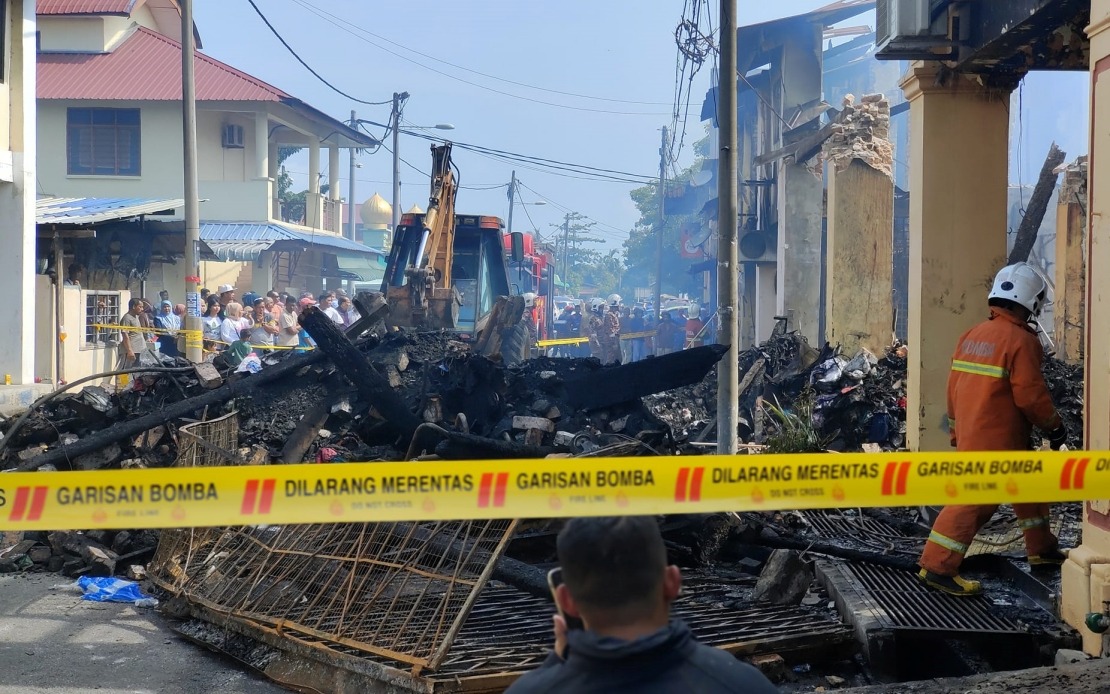 BERNAMA - Three Perish In Pre-dawn Fire That Destroyed Eight Shophouses ...