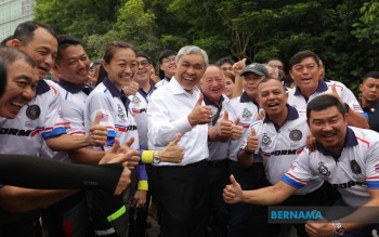 Bernama Ahmad Zahid Nafi Khabar Angin Tujuh Ahli Parlimen Bn Akan Kosongkan Kerusi