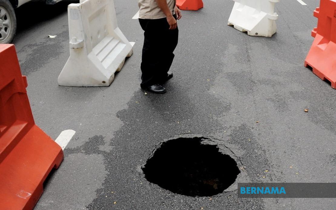 BERNAMA - WhatsApp 'Aduan Potholes DBKL' Saluran Maklumat Jalan Rosak