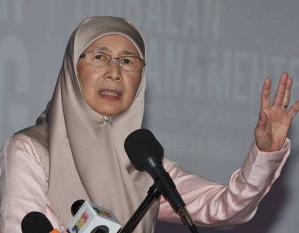 Bernama Wan Azizah Creates History As First Woman To Chair