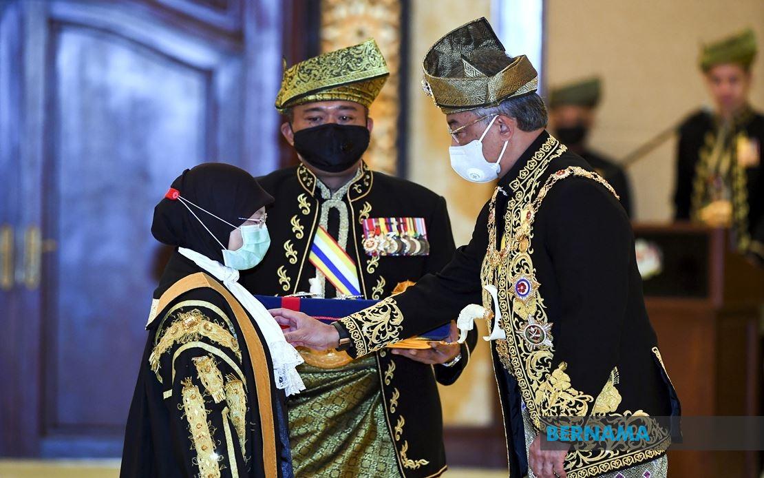 Bernama King Confers Tun Title To Tengku Maimun Arshad Ayub