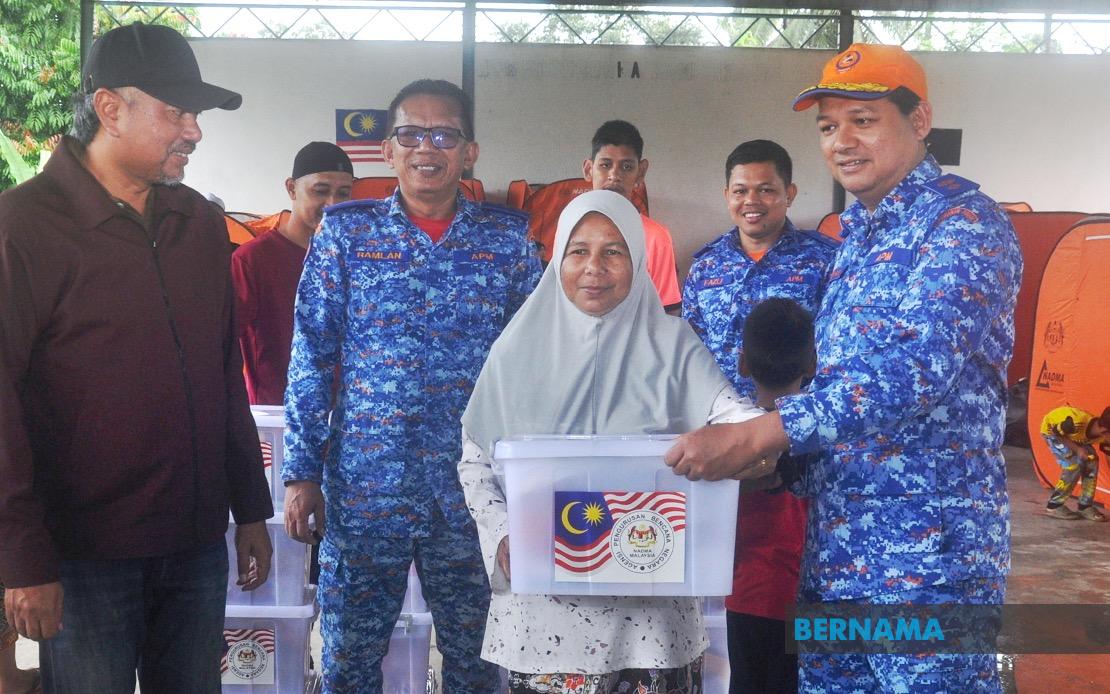 BERNAMA APM TERENGGANU AGIH 3 000 KIT MAKANAN KEPADA MANGSA BANJIR