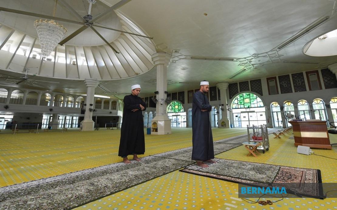 10 Masjid Akan Rintis 3 Zon Bagi Setiap Sesi Solat Jumaat Bermula 13 Nov Berita Mediacorp