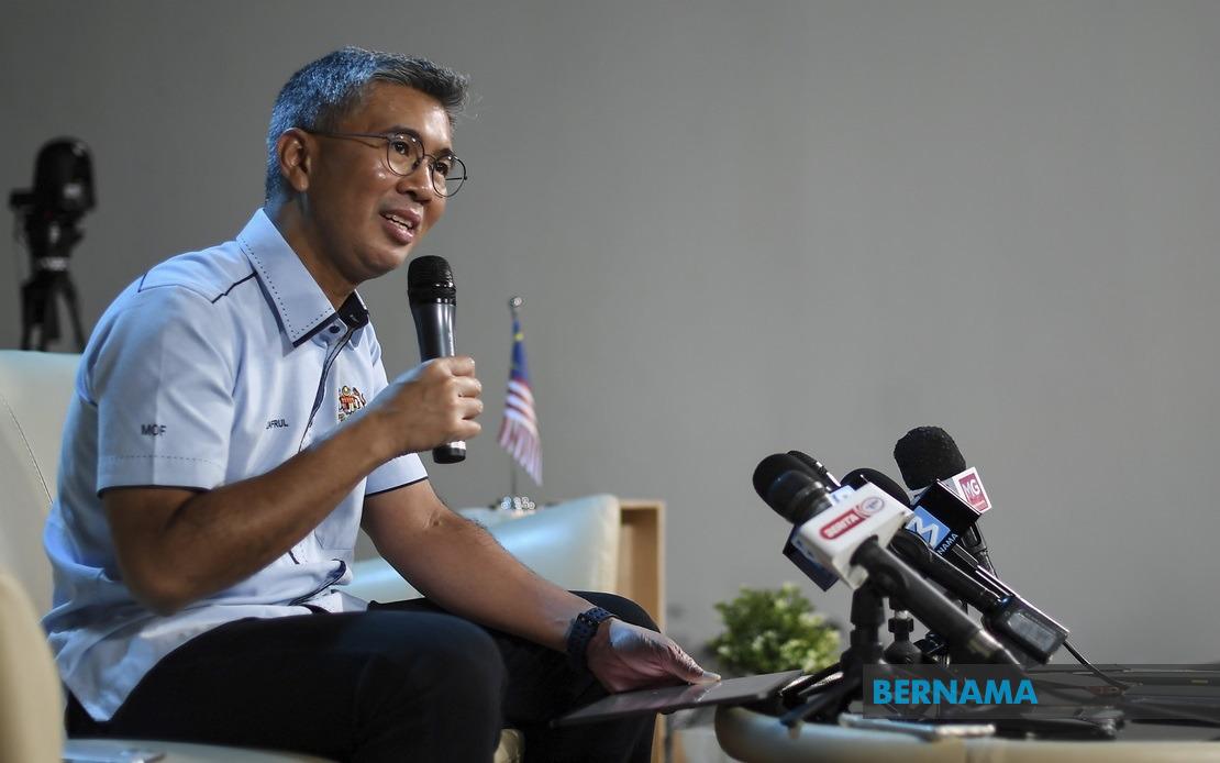 BERNAMA - Government cannot pay salaries of frontliners ...