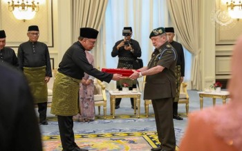 Bernama Agong Raja Permaisuri Berkenan Terima Darjah Kebesaran Persekutuan