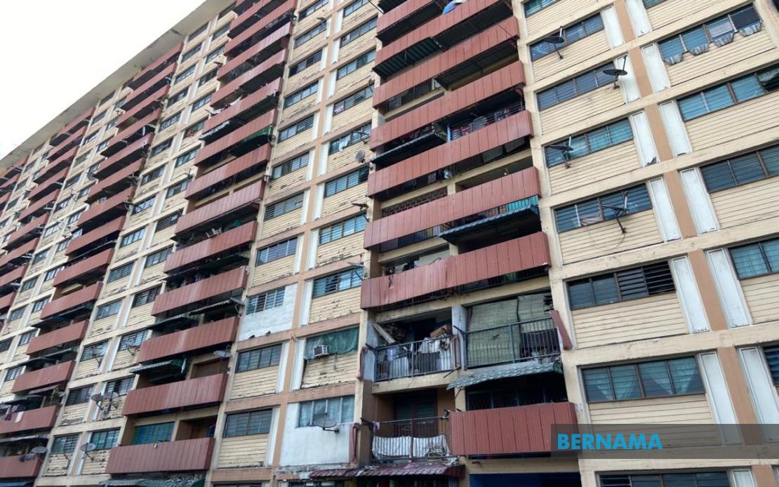 Bernama Loke Yew Hang Tuah Ppa Occupants Complain Of Homes With Rotten Wooden Walls