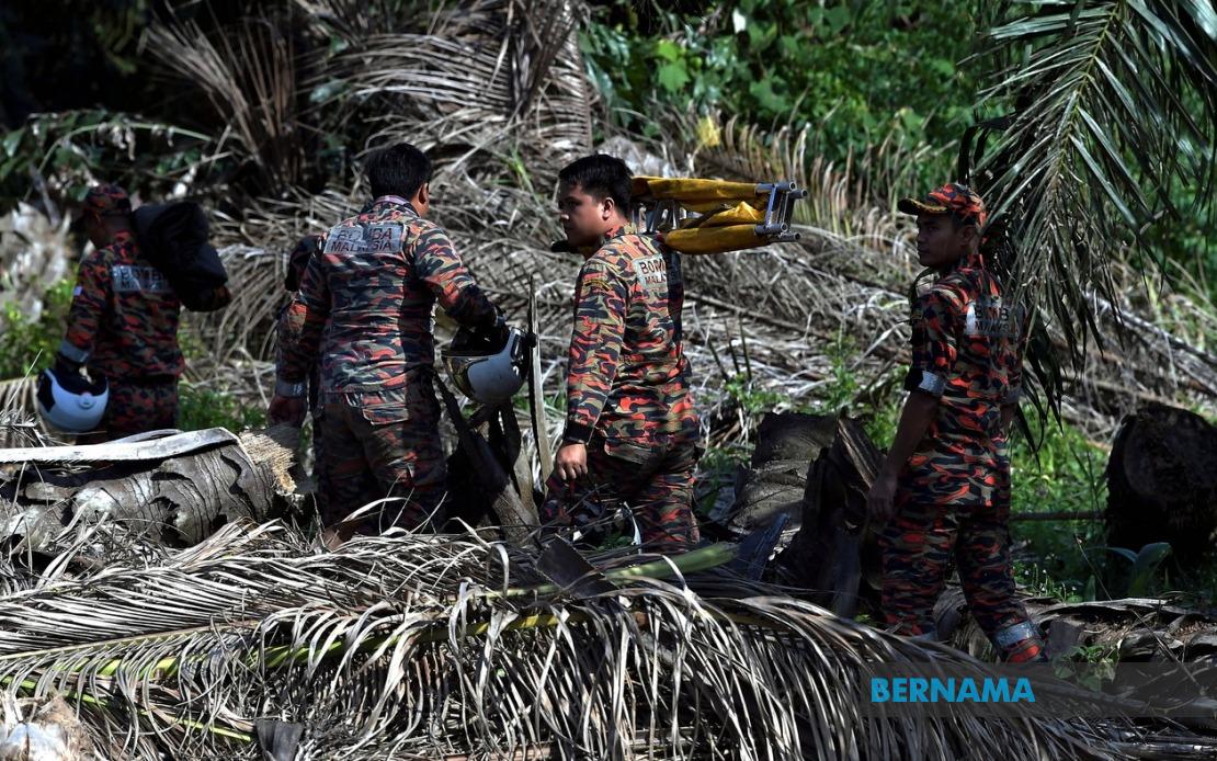 BERNAMA - DUA MANGSA DISAHKAN MAUT DALAM INSIDEN PESAWAT TERHEMPAS DI KAPAR