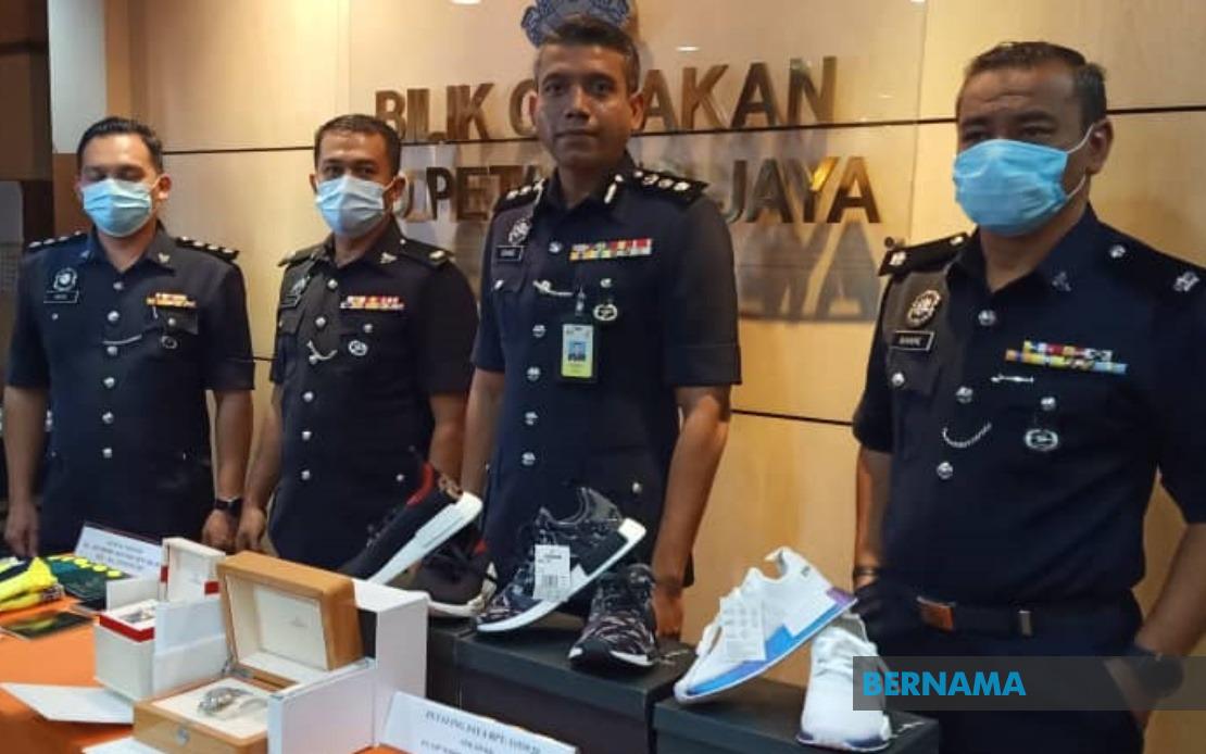 BERNAMA - TIGA TERMASUK DUA PEGAWAI POLIS DITAHAN TIPU SELESAIKAN KES ...