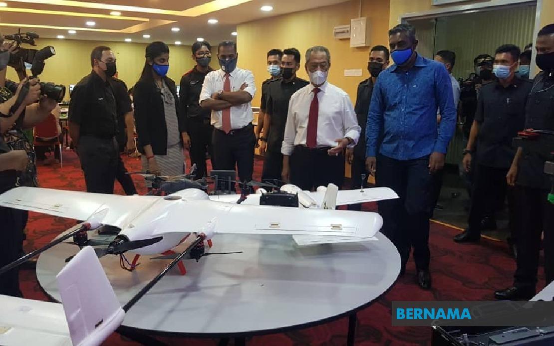 BERNAMA - Muhyiddin visits TVET college SG Academy