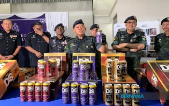 BERNAMA - LELAKI BERGELAR DATUK DIPERCAYAI DALANG SINDIKET SELUDUP ARAK ...