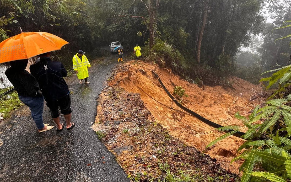 Banjir & Tanah Runtuh di Kelantan: Beberapa Jalan Terjejas