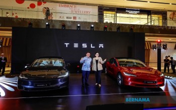 BERNAMA - Tesla Lancar Model 3, Pusat Pengalaman Pertama Di Malaysia