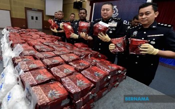 BERNAMA - POLIS TAHAN EMPAT LELAKI, RAMPAS DADAH BERNILAI RM10.3 JUTA