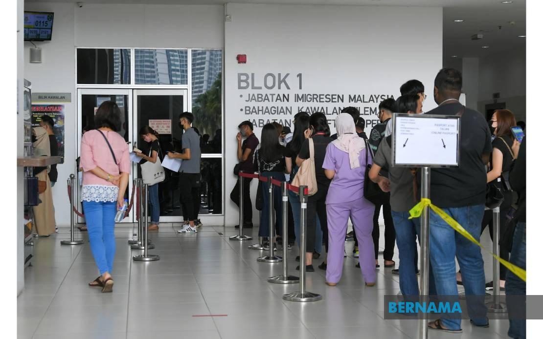 Bernama Bekalan Pasport Mencukupi Kesesakan Ekoran Peningkatan Mendadak Kp Imigresen