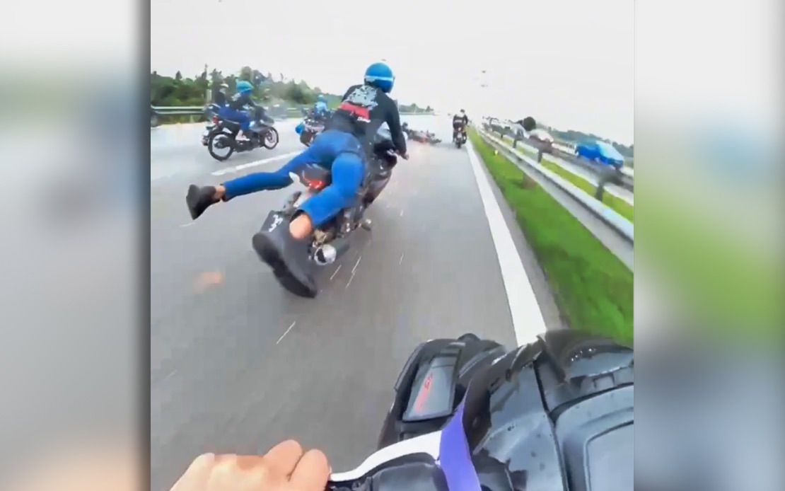 BERNAMA - POLICE INVESTIGATING VIDEO CLIP OF 'SUPERMAN' STUNT BY BIKERS ON  LPT 1