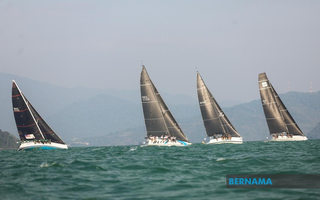 Pasukan Vayu Kembali Beraksi Garang Pada Hari Kedua RLIR 2025