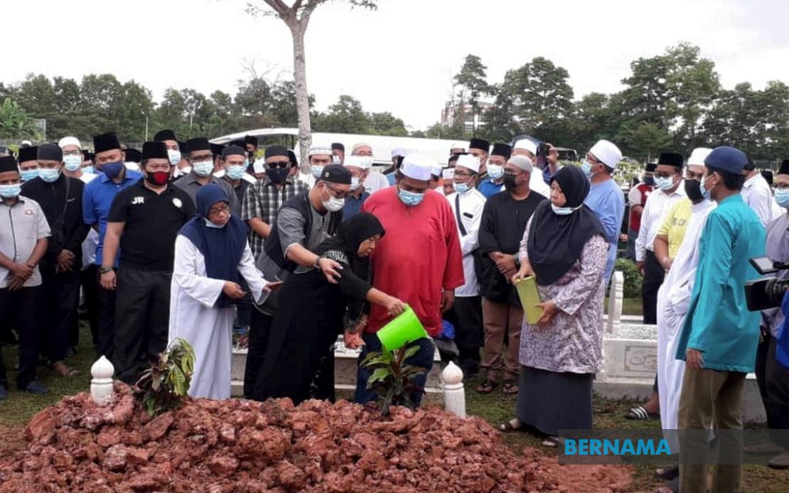 Bernama Johor Bahru Kadi Who Died In Drowning Incident Laid To Rest