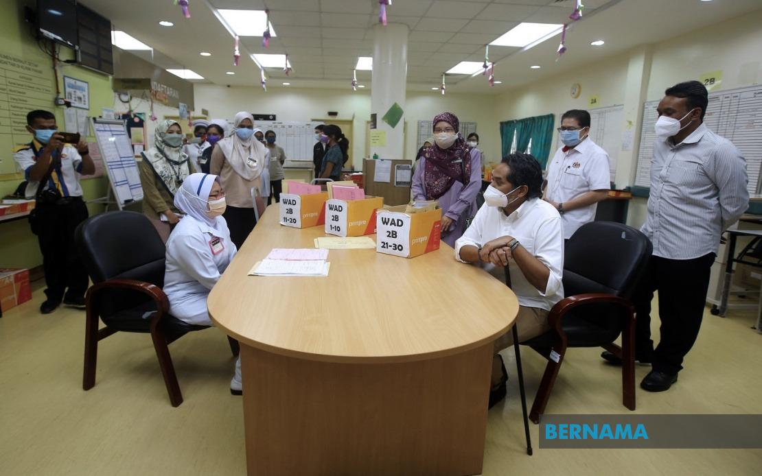 Bernama Covid 19 Pesakit Kategori 3 Ada Rekod Komorbid Dimasukkan Ke Hospital Pkrc Khairy