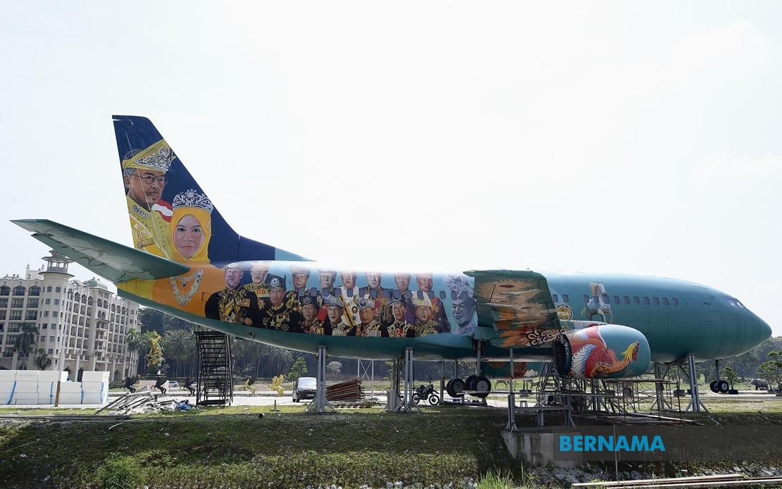 Bernama Portraits Of Malaysian King Former Rulers Adorn Airplane Turned Restaurant